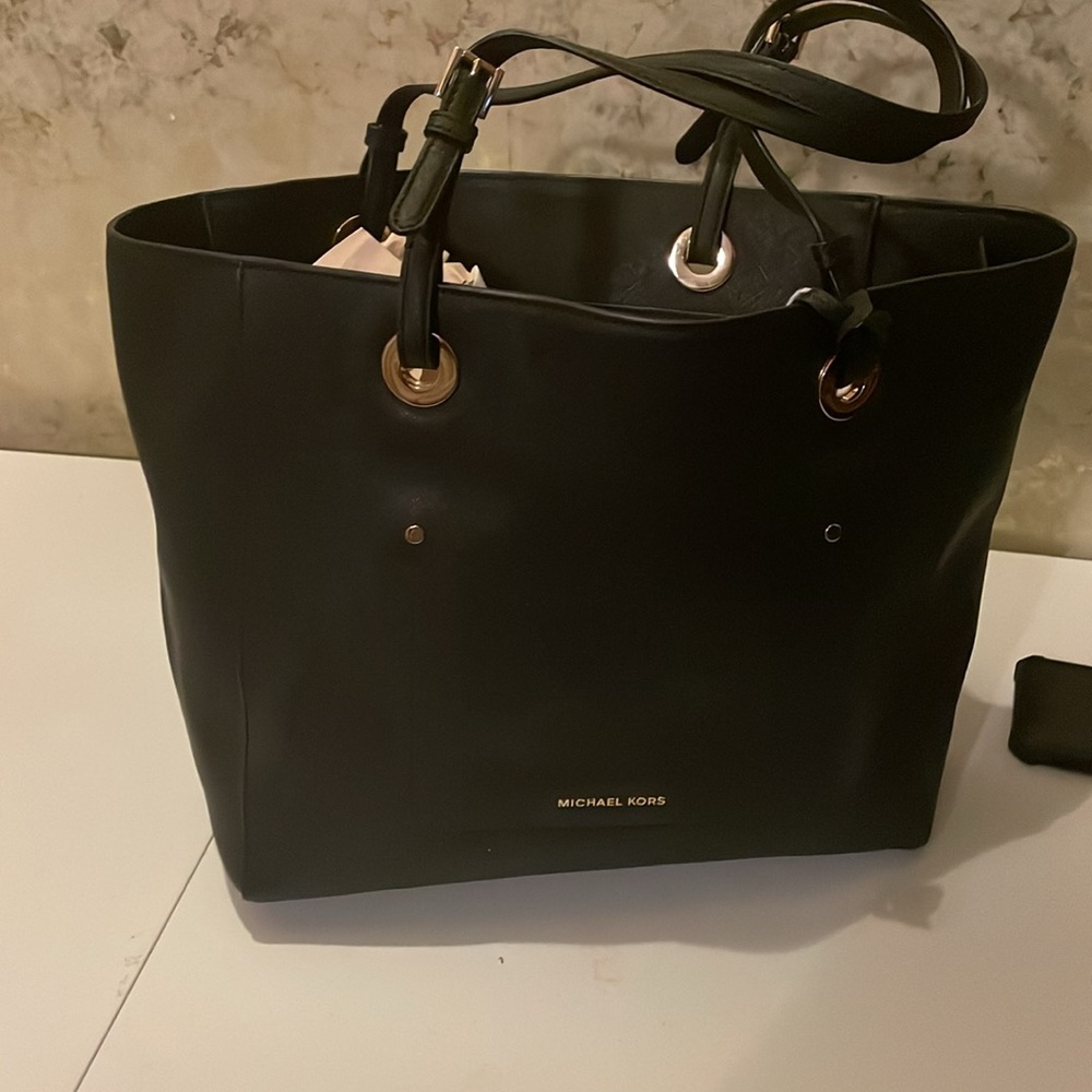 Micheal kors black tote